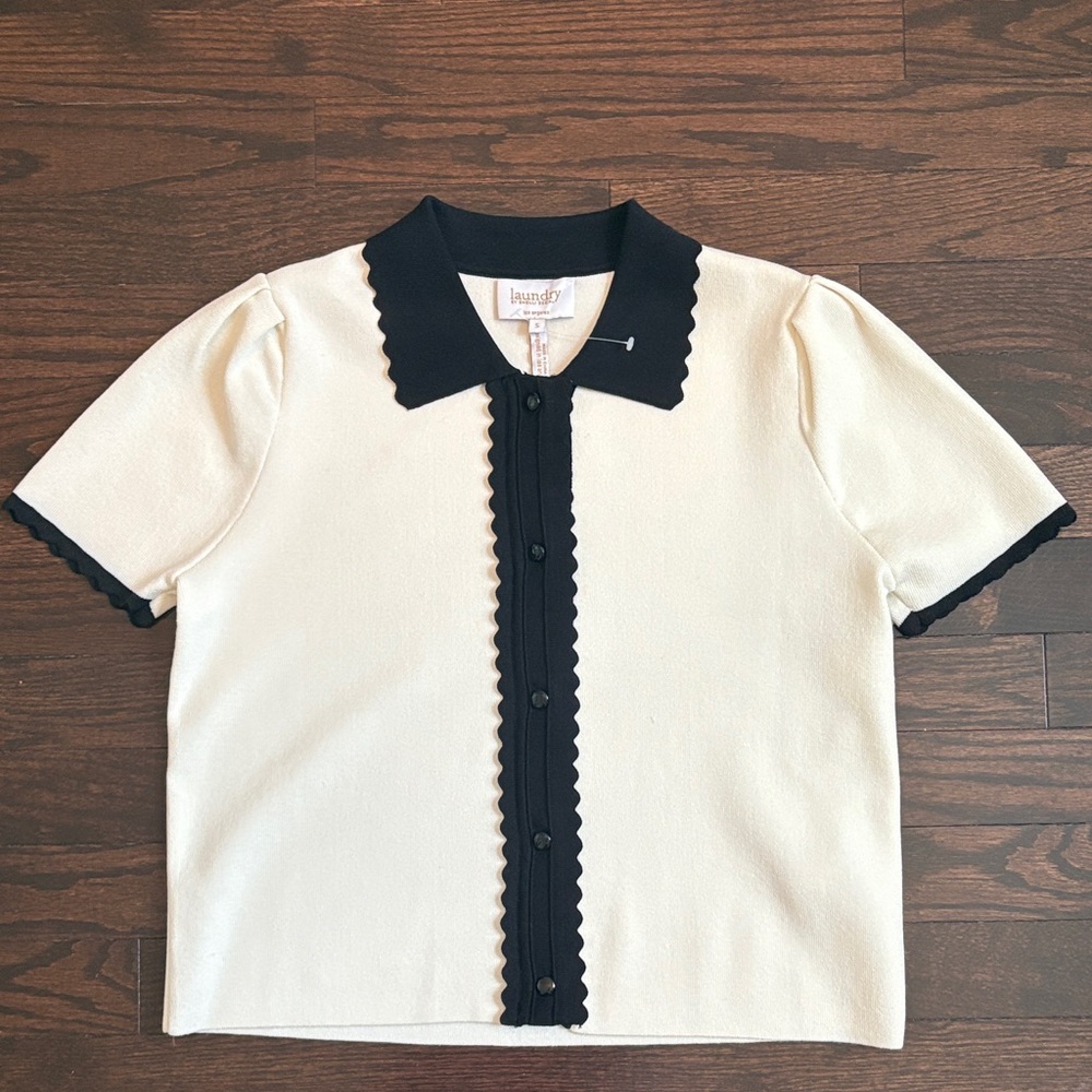 NWOT Collared Top with Puffed Sleeves and Buttons